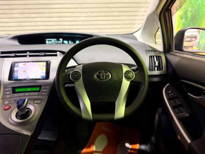 プリウスPHV1.8 S　防錆塗装TVナビBカメ 2WD 1800