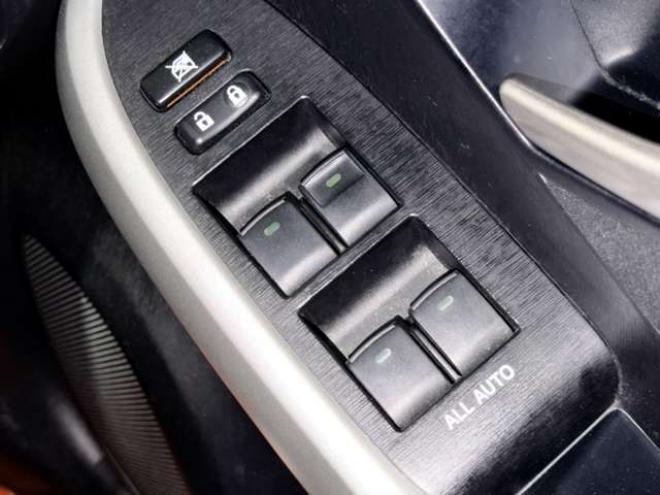 プリウスPHV1.8 S　防錆塗装TVナビBカメ 2WD 1800