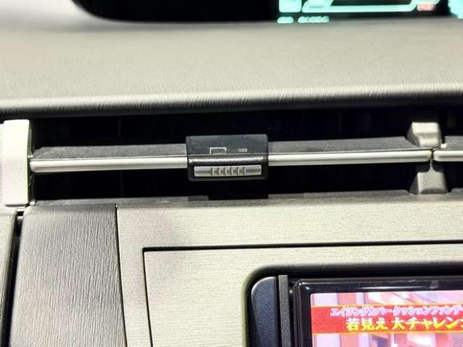 プリウスPHV1.8 S　防錆塗装TVナビBカメ 2WD 1800