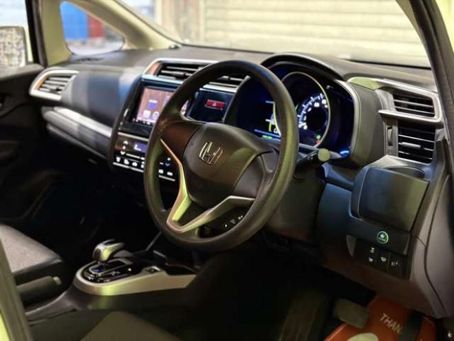 フィット1.5 ハイブリッド Fパッケージ 4WD　防錆塗装4WDTVナビETCドラレコ 1500