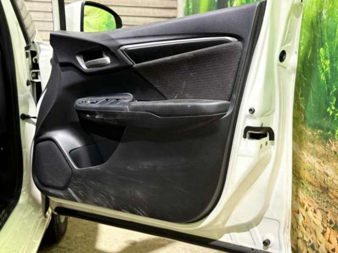 フィット1.5 ハイブリッド Fパッケージ 4WD　防錆塗装4WDTVナビETCドラレコ 1500