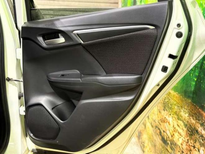 フィット1.5 ハイブリッド Fパッケージ 4WD　防錆塗装4WDTVナビETCドラレコ 1500