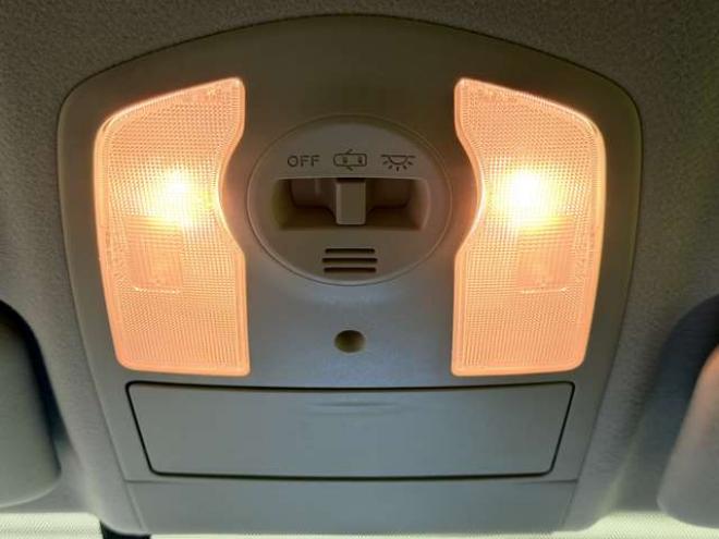 プリウス1.8 S　防錆塗装4WDTVナビBカメETC 1800