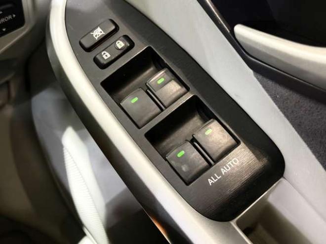 プリウス1.8 S　防錆塗装4WDTVナビBカメETC 1800