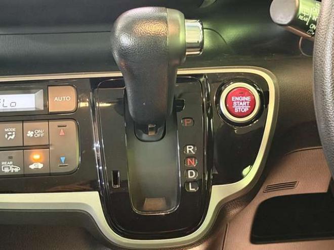 N-BOXG Lパッケージ 4WD　防錆塗装4WDTVナビBカメETC 660