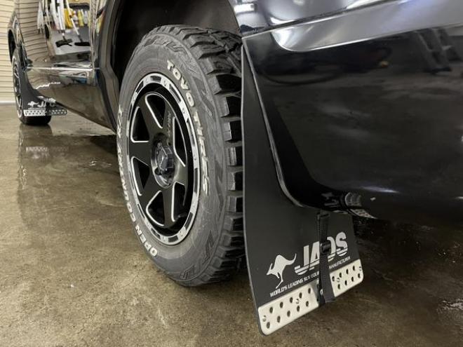 デリカＤ：５　Ｇパワーパッケージ　本州仕入　禁煙車　寒冷地仕様　ＳＳＲディバイド１６ＡＷ＋ＴＯＹＯホワイトレター　新品ＪＡＯＳブラックマッドガード　社外１６ＡＷ＋スタッドレスタイヤ付　両側パワースライドドア　クルーズコントロール 4WD 2400 5Dr