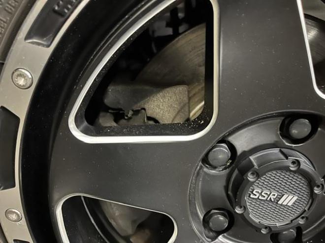 デリカＤ：５　Ｇパワーパッケージ　本州仕入　禁煙車　寒冷地仕様　ＳＳＲディバイド１６ＡＷ＋ＴＯＹＯホワイトレター　新品ＪＡＯＳブラックマッドガード　社外１６ＡＷ＋スタッドレスタイヤ付　両側パワースライドドア　クルーズコントロール 4WD 2400 5Dr