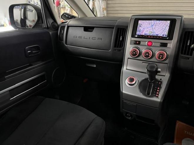 デリカＤ：５　Ｇパワーパッケージ　本州仕入　禁煙車　寒冷地仕様　ＳＳＲディバイド１６ＡＷ＋ＴＯＹＯホワイトレター　新品ＪＡＯＳブラックマッドガード　社外１６ＡＷ＋スタッドレスタイヤ付　両側パワースライドドア　クルーズコントロール 4WD 2400 5Dr