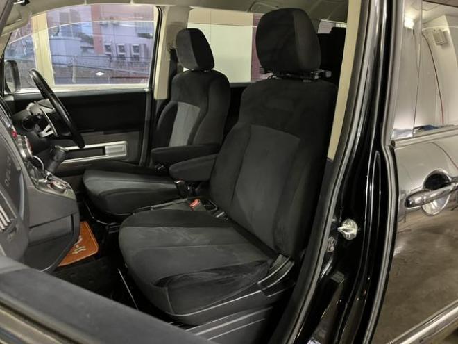 デリカＤ：５　Ｇパワーパッケージ　本州仕入　禁煙車　寒冷地仕様　ＳＳＲディバイド１６ＡＷ＋ＴＯＹＯホワイトレター　新品ＪＡＯＳブラックマッドガード　社外１６ＡＷ＋スタッドレスタイヤ付　両側パワースライドドア　クルーズコントロール 4WD 2400 5Dr