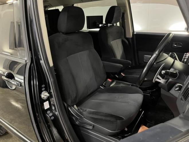 デリカＤ：５　Ｇパワーパッケージ　本州仕入　禁煙車　寒冷地仕様　ＳＳＲディバイド１６ＡＷ＋ＴＯＹＯホワイトレター　新品ＪＡＯＳブラックマッドガード　社外１６ＡＷ＋スタッドレスタイヤ付　両側パワースライドドア　クルーズコントロール 4WD 2400 5Dr