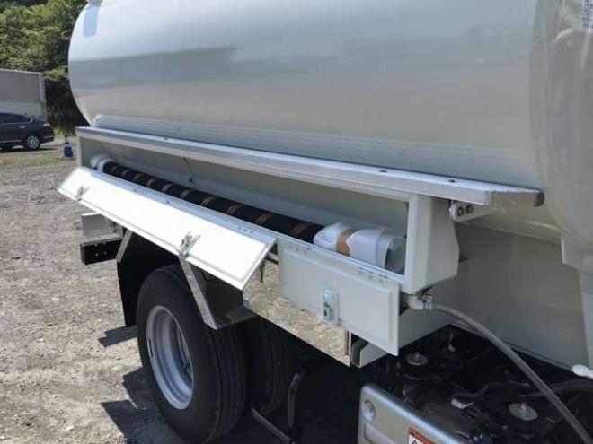 デュトロタンクローリー　2DG-XZU685M 新明和工業　 4WD 4000