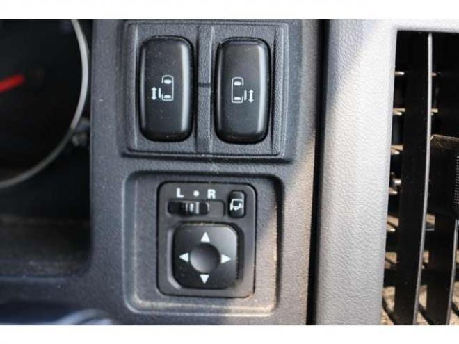 デリカD：5 2.4 G ナビパッケージ 4WD　検二年　両側電動スライドドア　バックカメラ　ナビ 2400
