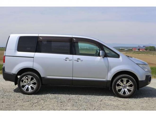デリカD：5 2.4 G ナビパッケージ 4WD　検二年　両側電動スライドドア　バックカメラ　ナビ 2400