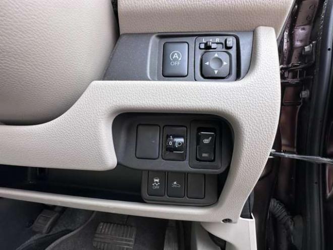 デイズX 4WD　ナビ　Bluetoothオーディオ　運転席シートヒーター　横滑り防止装置　アイドリングストップ　衝突軽減ブレーキ　スチールホイール冬　社外アルミホイール夏　アラウンドビューモニター　バックモニター　地デジ 660