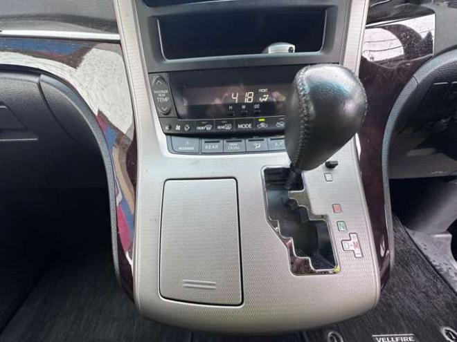 ヴェルファイア2.4 Z 4WD　両側パワースライドドア　フリップダウンモニター　クルーズコントロール　HDDナビ　フルセグTV　コーナーセンサー　横滑り防止装置　ビルトインETC　バックモニター　純正アルミホイール夏　USB 2400