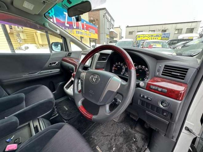 ヴェルファイア2.4 Z 4WD　片側パワースライドドア　Bluetooth　横滑り防止装置　コーナーセンサー　プッシュスタート　ビルトインETC　HDDナビ　ワンセグTV　バックモニター　社外18インチホイール夏 2400