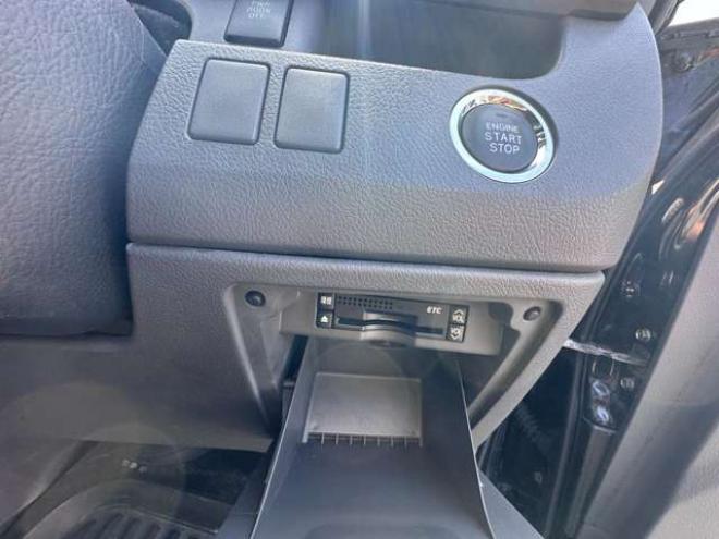 ヴォクシー2.0 ZS 煌II 4WD　両側パワースライドドア　HDDナビ　Bluetooth　　地デジ　ワイパーデアイサー　リアヒーター　ビルトインETC　バックカメラ　フリップダウンモニター　純正アルミホイール夏　プッシュスタート　インテリキー 2000