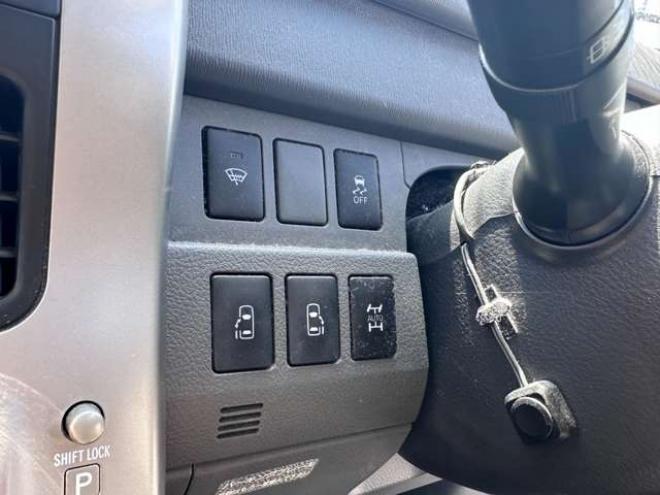ヴォクシー2.0 ZS 煌II 4WD　両側パワースライドドア　HDDナビ　Bluetooth　　地デジ　ワイパーデアイサー　リアヒーター　ビルトインETC　バックカメラ　フリップダウンモニター　純正アルミホイール夏　プッシュスタート　インテリキー 2000