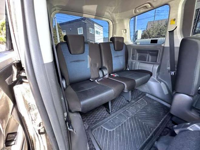 ヴォクシー2.0 ZS 煌II 4WD　両側パワースライドドア　HDDナビ　Bluetooth　　地デジ　ワイパーデアイサー　リアヒーター　ビルトインETC　バックカメラ　フリップダウンモニター　純正アルミホイール夏　プッシュスタート　インテリキー 2000