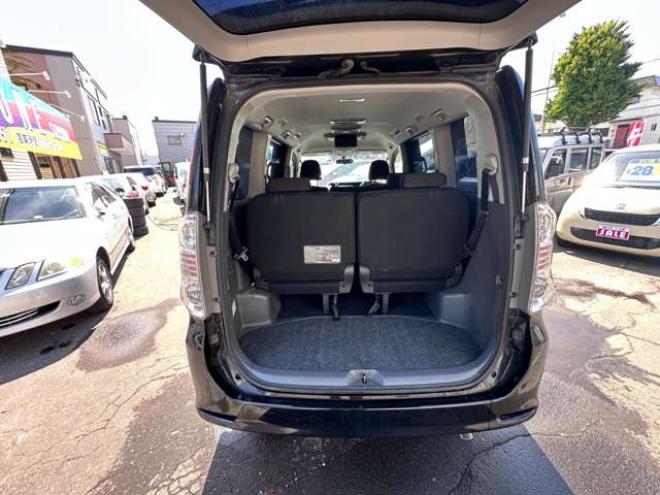 ヴォクシー2.0 ZS 煌II 4WD　両側パワースライドドア　HDDナビ　Bluetooth　　地デジ　ワイパーデアイサー　リアヒーター　ビルトインETC　バックカメラ　フリップダウンモニター　純正アルミホイール夏　プッシュスタート　インテリキー 2000