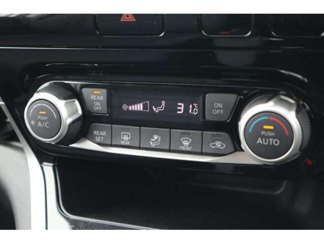 セレナ2.0 B 4WD　社外ナビ　バックカメラ　バックブザー　ETC　前側ドライブレコーダー　クルーズコントロール　オートライト　フォグランプ 2000