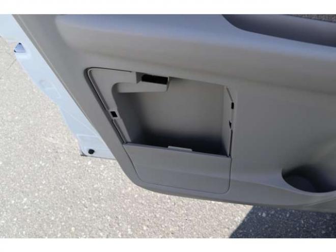 eKワゴンM 4WD　CDプレイヤー　シートミラーヒーター　オートライト　トラクションコントロール　衝突軽減ブレーキ　車線逸脱警報　パーキングソナー　USBソケット　アイドリングストップ 660