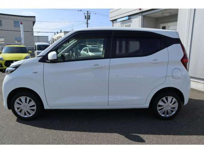 eKワゴンM 4WD　CDプレイヤー　シートミラーヒーター　オートライト　トラクションコントロール　衝突軽減ブレーキ　車線逸脱警報　パーキングソナー　USBソケット　アイドリングストップ 660
