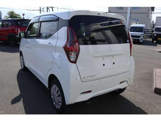 eKワゴンM 4WD　CDプレイヤー　シートミラーヒーター　オートライト　トラクションコントロール　衝突軽減ブレーキ　車線逸脱警報　パーキングソナー　USBソケット　アイドリングストップ 660