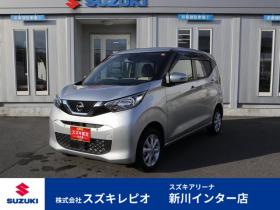 デイズ　X 4WD　アラウンドビューモニター(ルームミラー) シート・ミラーヒーター エマージェンシーブレーキ 車線逸脱警報機能 アイドリングストップ 660