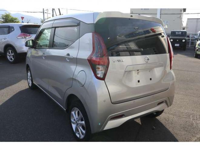 デイズX 4WD　アラウンドビューモニター(ルームミラー) シート・ミラーヒーター エマージェンシーブレーキ 車線逸脱警報機能 アイドリングストップ 660