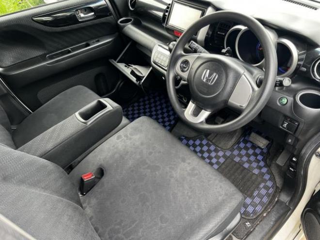 N-BOXカスタムG Lパッケージ 4WD 660 5Dr