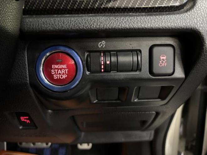 レヴォーグ１．６ＧＴＳアイサイト　アドバンスドセーフティＰＫＧ　本州仕入　ワンオーナー　禁煙車　ＳＴｉスポイラー　社外２本出しマフラー　シャレン１８インチＡＷ＋新品夏タイヤ　衝突軽減アイサイト＆レーダークルーズコントロール　ストラーダナビ地デジ　Ｂｌｕｅｔｏｏｔｈ 4WD 1600 5Dr