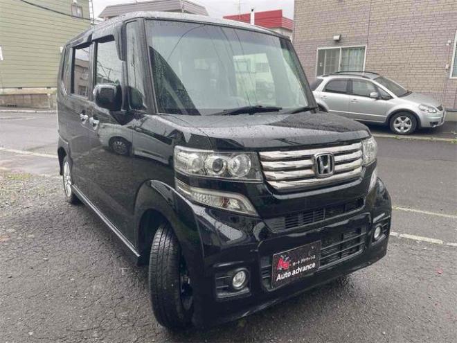 N-BOXカスタム Ｇ・Ｌパッケージ　４ＷＤ　ＥＴＣ　バックカメラ　両側電動スライドドア　ナビ　ＴＶ　ＨＩＤ　スマートキー　アイドリングストップ　ベンチシート　ＣＶＴ　盗難防止システム　ＡＢＳ　ＥＳＣ　ＣＤ　アルミホイール　エアコン（北海道） 4WD 660 5Dr