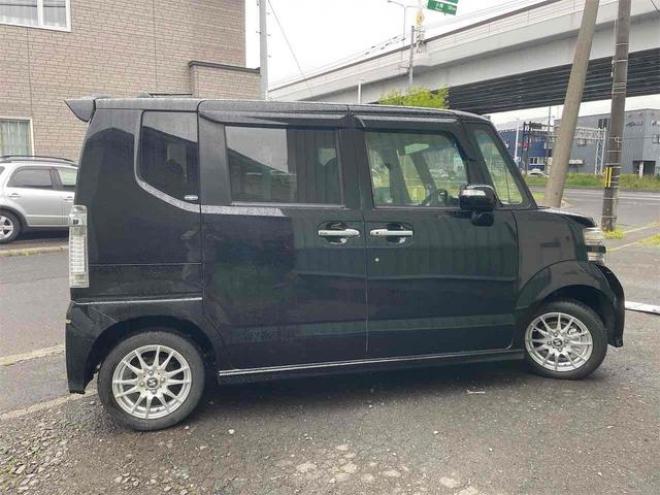 N-BOXカスタム Ｇ・Ｌパッケージ　４ＷＤ　ＥＴＣ　バックカメラ　両側電動スライドドア　ナビ　ＴＶ　ＨＩＤ　スマートキー　アイドリングストップ　ベンチシート　ＣＶＴ　盗難防止システム　ＡＢＳ　ＥＳＣ　ＣＤ　アルミホイール　エアコン（北海道） 4WD 660 5Dr