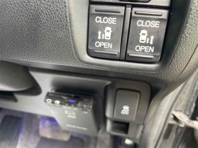 N-BOXカスタム Ｇ・Ｌパッケージ　４ＷＤ　ＥＴＣ　バックカメラ　両側電動スライドドア　ナビ　ＴＶ　ＨＩＤ　スマートキー　アイドリングストップ　ベンチシート　ＣＶＴ　盗難防止システム　ＡＢＳ　ＥＳＣ　ＣＤ　アルミホイール　エアコン（北海道） 4WD 660 5Dr