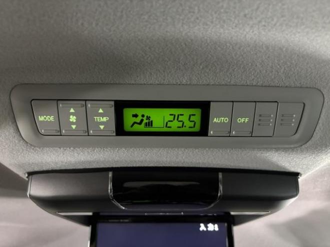 エスティマアエラス　寒冷地仕様　禁煙車　アルパイン製リアフリップダウンモニター　ケンウッドナビ　地デジ　Ｂｌｕｅｔｏｏｔｈ　バックカメラ　両側パワースライドドア　純正１８インチＡＷ　社外１６ＡＷ＋スタッドレスタイヤ付 4WD 2400 5Dr