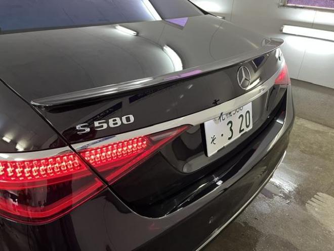 ベンツＳ５００ロング　４マチック　ＡＭＧライン　ショーファーＰＫＧ　マイバッハグリル　リアエンターテイメント　ＡＭＧ２１インチＡＷ　ブラックレザーシート　電動サンルーフ　１２．８インチ有機ＥＬディスプレイ　ヘッドアップディスプレイ　ドラレコ 4WD 3000 4Dr