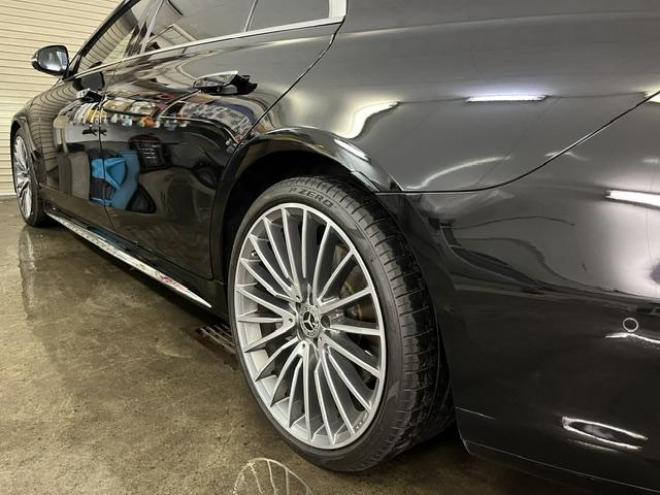 ベンツＳ５００ロング　４マチック　ＡＭＧライン　ショーファーＰＫＧ　マイバッハグリル　リアエンターテイメント　ＡＭＧ２１インチＡＷ　ブラックレザーシート　電動サンルーフ　１２．８インチ有機ＥＬディスプレイ　ヘッドアップディスプレイ　ドラレコ 4WD 3000 4Dr