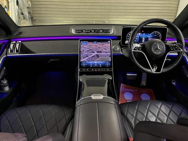 ベンツＳ５００ロング　４マチック　ＡＭＧライン　ショーファーＰＫＧ　マイバッハグリル　リアエンターテイメント　ＡＭＧ２１インチＡＷ　ブラックレザーシート　電動サンルーフ　１２．８インチ有機ＥＬディスプレイ　ヘッドアップディスプレイ　ドラレコ 4WD 3000 4Dr