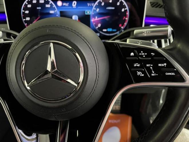 ベンツＳ５００ロング　４マチック　ＡＭＧライン　ショーファーＰＫＧ　マイバッハグリル　リアエンターテイメント　ＡＭＧ２１インチＡＷ　ブラックレザーシート　電動サンルーフ　１２．８インチ有機ＥＬディスプレイ　ヘッドアップディスプレイ　ドラレコ 4WD 3000 4Dr