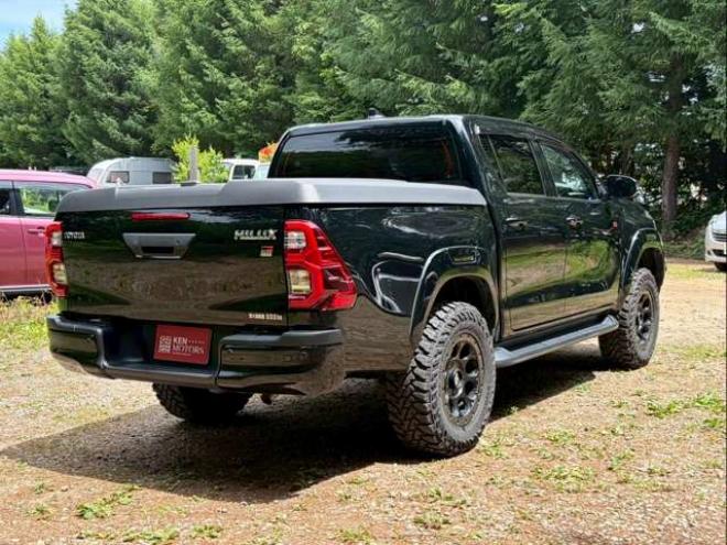 ハイラックス2.4 Z GRスポーツ ディーゼルターボ 4WD　エアコン パワステ パワーウィンドウ キーレス 電動シート フロントカメラ サイドカメラ バックカメラ ETC  トノカバー 社外ホイール クルーズコントロール MTモード付き 純正ナビ 2400