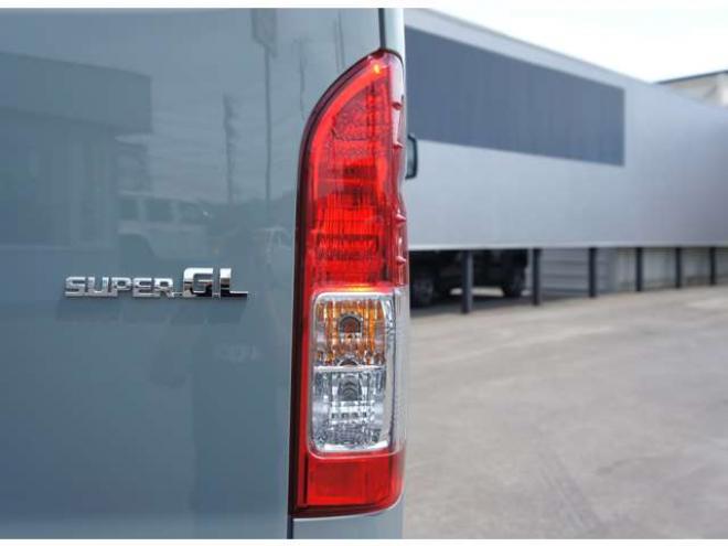 ハイエースバン2.7 スーパーGL ワイド ロング ミドルルーフ 4WD　登録済未使用車9型/丸目フェイス/アースカラー/4WD/2.7ガソリン/ナビ付 2700