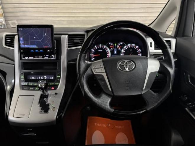 アルファード２４０Ｓ　プライムセレクションⅡ　本州仕入　禁煙車　両側パワースライドドア　パワーバックドア　３０系純正１７インチＡＷ　純正１６ＡＷ＋スタッドレスタイヤ　ストラーダナビ　地デジ　ＤＶＤ再生　バックカメラ　ブラックレザーシートカバー 4WD 2400 5Dr