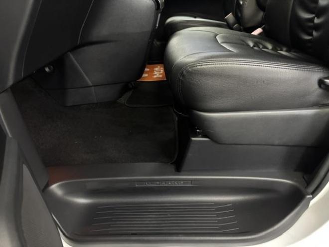 アルファード２４０Ｓ　プライムセレクションⅡ　本州仕入　禁煙車　両側パワースライドドア　パワーバックドア　３０系純正１７インチＡＷ　純正１６ＡＷ＋スタッドレスタイヤ　ストラーダナビ　地デジ　ＤＶＤ再生　バックカメラ　ブラックレザーシートカバー 4WD 2400 5Dr