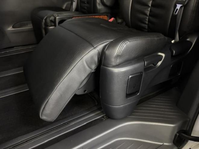 アルファード２４０Ｓ　プライムセレクションⅡ　本州仕入　禁煙車　両側パワースライドドア　パワーバックドア　３０系純正１７インチＡＷ　純正１６ＡＷ＋スタッドレスタイヤ　ストラーダナビ　地デジ　ＤＶＤ再生　バックカメラ　ブラックレザーシートカバー 4WD 2400 5Dr
