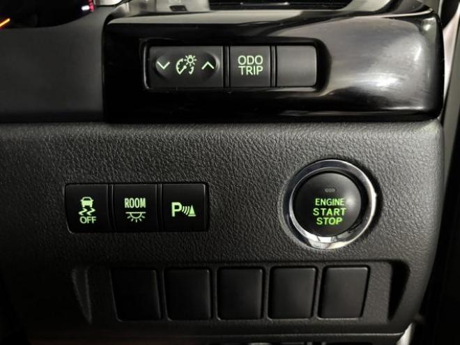 アルファード２４０Ｓ　プライムセレクションⅡ　本州仕入　禁煙車　両側パワースライドドア　パワーバックドア　３０系純正１７インチＡＷ　純正１６ＡＷ＋スタッドレスタイヤ　ストラーダナビ　地デジ　ＤＶＤ再生　バックカメラ　ブラックレザーシートカバー 4WD 2400 5Dr