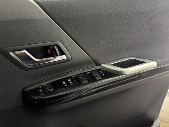 アルファード２４０Ｓ　プライムセレクションⅡ　本州仕入　禁煙車　両側パワースライドドア　パワーバックドア　３０系純正１７インチＡＷ　純正１６ＡＷ＋スタッドレスタイヤ　ストラーダナビ　地デジ　ＤＶＤ再生　バックカメラ　ブラックレザーシートカバー 4WD 2400 5Dr