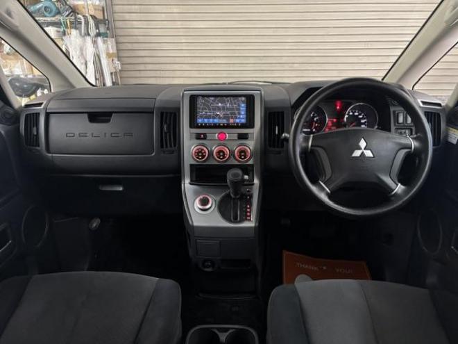 デリカＤ：５　グレードＭ　本州仕入　ワンオーナー　寒冷地仕様　禁煙車　新品ＶＥＮＥＳ１６インチＡＷ＋新品ＴＯＹＯホワイトレター　新品ＪＡＯＳブラックマッドガード　アルパインリアフリップダウンモニター　Ｂｌｕｅｔｏｏｔｈ 4WD 2500 5Dr