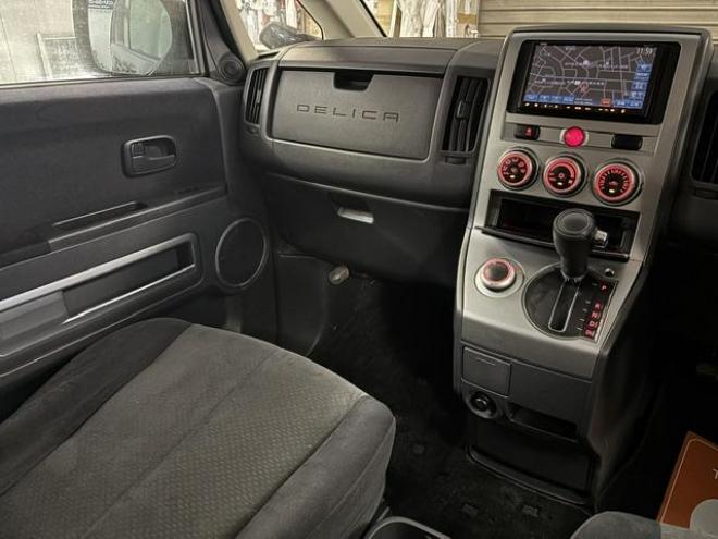 デリカＤ：５　グレードＭ　本州仕入　ワンオーナー　寒冷地仕様　禁煙車　新品ＶＥＮＥＳ１６インチＡＷ＋新品ＴＯＹＯホワイトレター　新品ＪＡＯＳブラックマッドガード　アルパインリアフリップダウンモニター　Ｂｌｕｅｔｏｏｔｈ 4WD 2500 5Dr