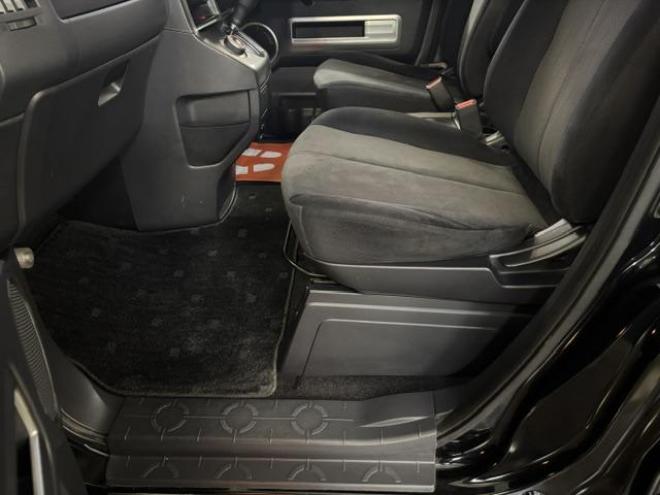 デリカＤ：５　グレードＭ　本州仕入　ワンオーナー　寒冷地仕様　禁煙車　新品ＶＥＮＥＳ１６インチＡＷ＋新品ＴＯＹＯホワイトレター　新品ＪＡＯＳブラックマッドガード　アルパインリアフリップダウンモニター　Ｂｌｕｅｔｏｏｔｈ 4WD 2500 5Dr